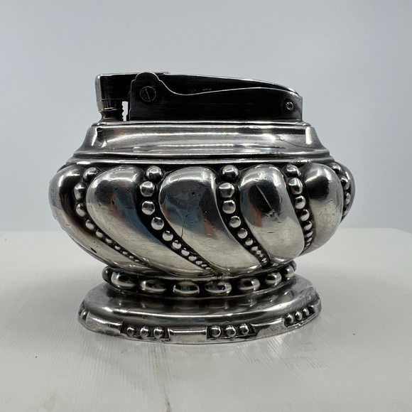 MidCentury American Silver Plate Art Deco Crown Table Lighter by Ronson - Picture 8 of 10